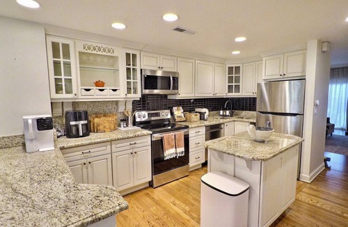 Old Town Condo | Elegant Historic Duplex in Old Town Lincoln Park