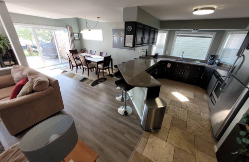 Oxbow House | Elegant Lakefront-3BR/3BA-Sleeps 9-Fireplace-Free Kayaks-Pets Welcome-Specials!