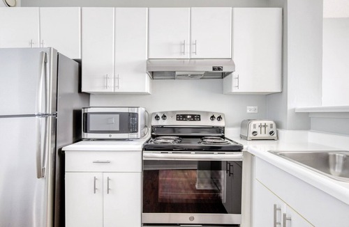 Streeterville Apartment | Elegant Streeterville Studio w/Gym, Pool, near Navy Pier, by Blueground
