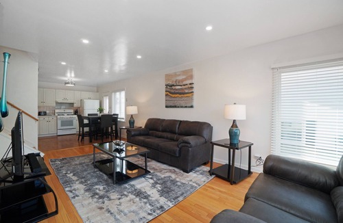Elmhurst House | Elmhurst Rental