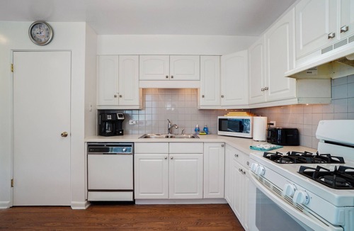 Elmhurst House | Elmhurst Rental