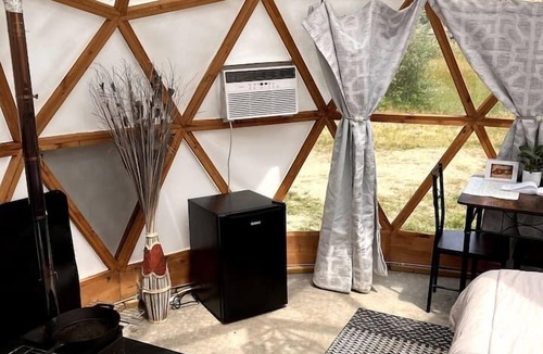South Haven Cabin | Ember Nest/Pet Friendly/Private Hot Tub/Near Beach