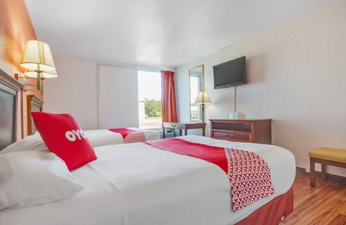 Muskegon Heights Hotel | Enjoy Inviting Retreat Near Lakeshore Museum Center and Muskegon Adventures