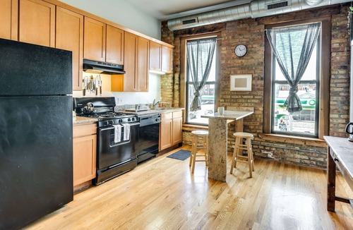 West Bucktown Apartment | Enjoy Martinis on Milwaukee Ave and All the Nightlife Chicago Has to Offer! by RedAwning