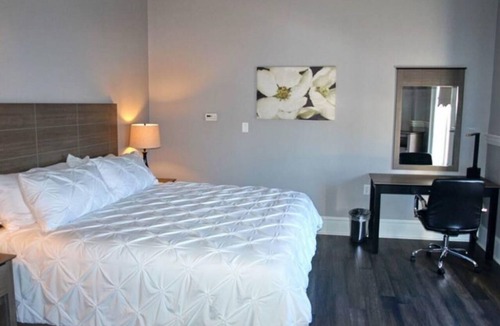 Washington House | Ensuite Quad at Cornerstone Inn