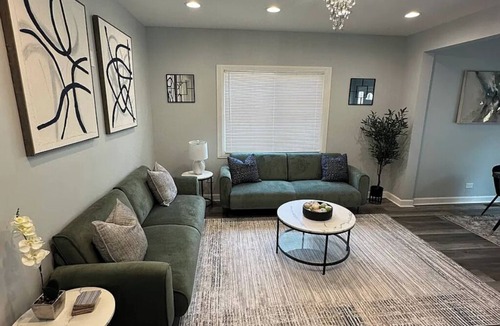 Franklin Park House | Entire 6BD 2BA House Minutes from O’Hare