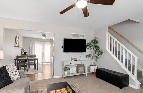 Davenport House | Entire Duplex — Sleeps 14 Minutes to Downtown