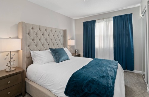 Davenport House | Entire Duplex — Sleeps 14 Minutes to Downtown