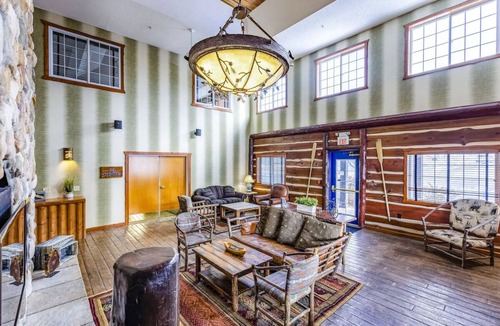 Peoria Hotel | Expanded King in Stoney Creek Peoria! Living Area w/Sofa Sleeper | 2 Units