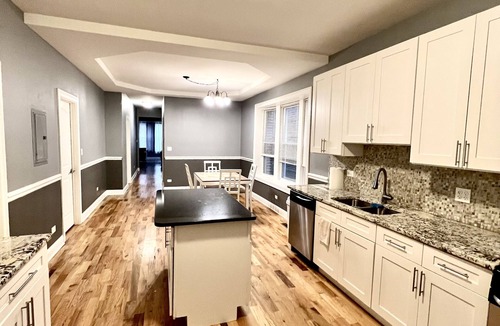 South Austin Condo | Experience Chicago living near United Center