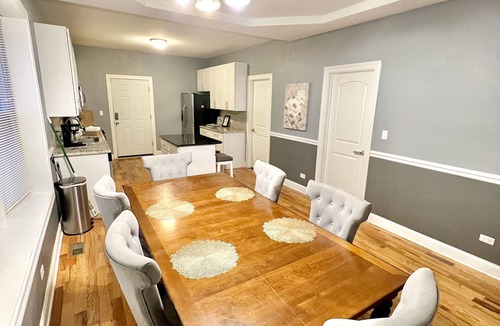 South Austin Condo | Experience Chicago living near United Center