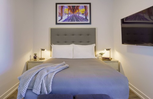 Near North Side Hotel | Experience the Suite Life in Chicago’s Iconic Old Town – Spacious Stays Await