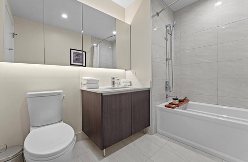 Near North Side Hotel | Experience the Suite Life in Chicago’s Iconic Old Town – Spacious Stays Await