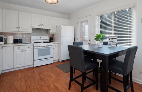 Elmhurst House | Extended Stay Elmhurst FHS Rental