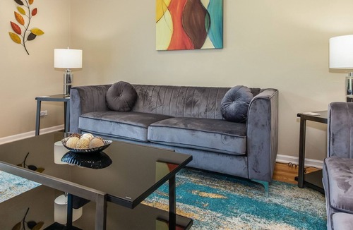 Glendale Heights House | Extended Stay Glendale Heights FHS Rental