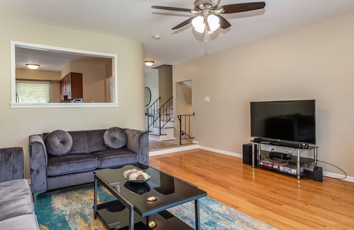 Glendale Heights House | Extended Stay Glendale Heights FHS Rental