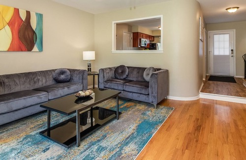 Glendale Heights House | Extended Stay Glendale Heights FHS Rental