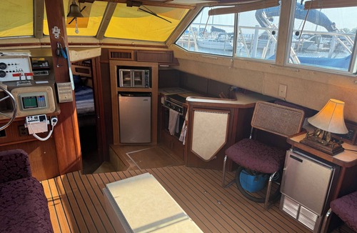 Whitehall Boat Rental | Fabulous yacht with WiFi in charming Whitehall
