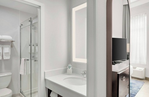 Streeterville Hotel | Fairfield Inn & Suites Chicago Downtown/Magnificent Mile