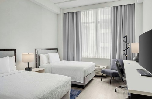Streeterville Hotel | Fairfield Inn & Suites Chicago Downtown/Magnificent Mile