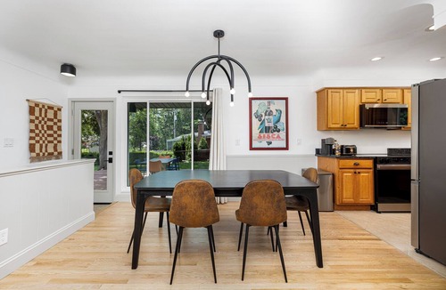 Plymouth House | Family friendly 3-bedroom house in Plymouth, close to Old Village/Downtown