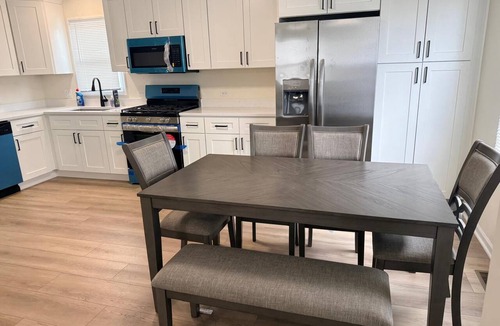 Aurora House | Family-Friendly 3BR Home Sleeps 6 2.5 Bath