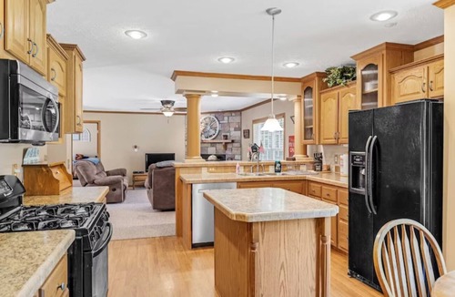 Pittsfield House | Family-Friendly Lakefront Cabin | Water Fun, Fire Rings & Open Lawns