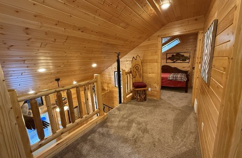 Yankton Resort | Family-friendly log cabin style house by Lewis & Clark Lake at DJ's Resort