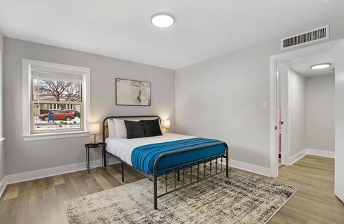 Skokie Apartment | Fascinating 1BR Apartment close to Leisure Center