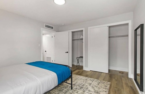 Skokie Apartment | Fascinating 1BR Apartment close to Leisure Center