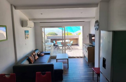 Fos-sur-Mer Apartment | FEET IN THE WATER AT 100M BEACH WITH TERRACE OF 19 M² + SEA VIEW