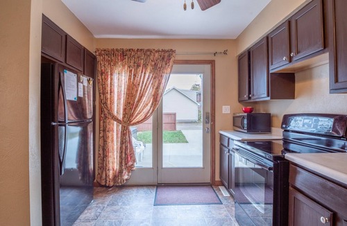 Pekin House | Fit For a Crew With Hot Tub Too-5 bedroom