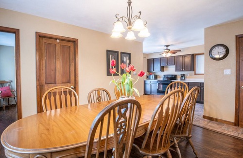 Pekin House | Fit For a Crew With Hot Tub Too-5 bedroom
