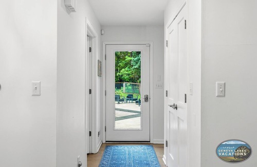 Fontana-on-Geneva Lake House | Fontana Home With Pool and Hot Tub Minutes from the Lake