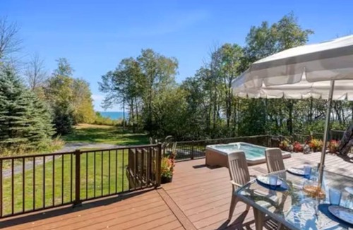 Port Washington House | Forest Beach Escape