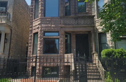 Grand Boulevard Apartment | Forrestville Ave Large Suite