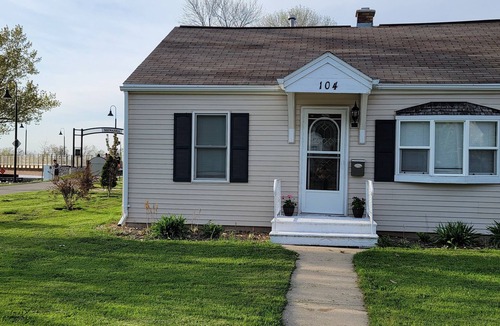 Menasha House | Fox River Retreat #3