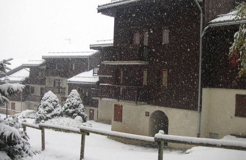 Montchavin Apartment | Renovated apartment near Paradisio, 200m from slopes, balcony, TV
