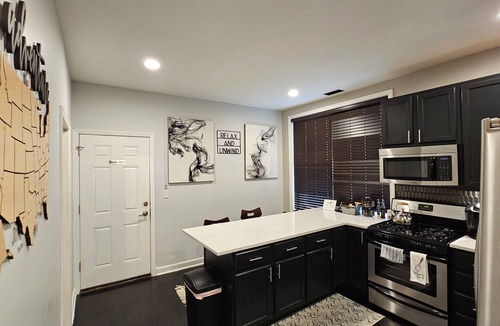 West Bucktown Apartment | Free Parking & Pet Friendly in Bucktown/Logan Square Apt, Close to Everything!