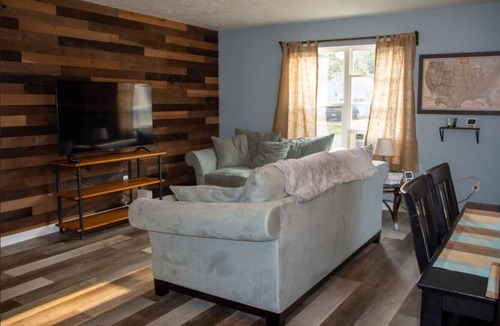 Holland House | Freshly remodeled 3-bedroom house near the lake!