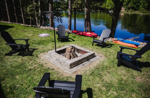 Townsend House | Friend and Family Lake house - Sleeps 16+