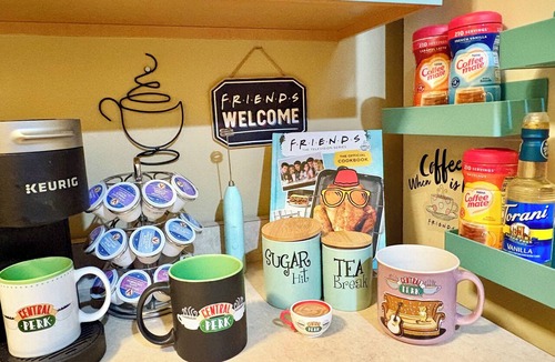 Ottawa Apartment | “Friends” Central Perk- Fun Escape - Starved Rock- Ottawa