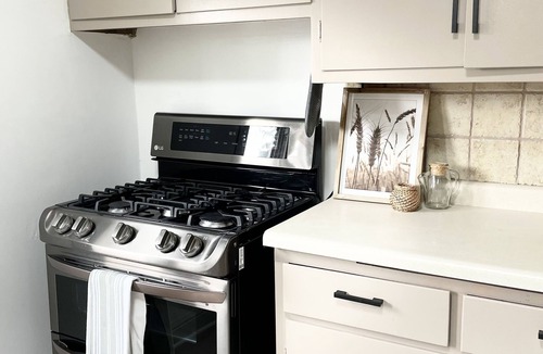 Washington Heights House | Friends & Family Escape: Charming Duplex with Plenty of Space!