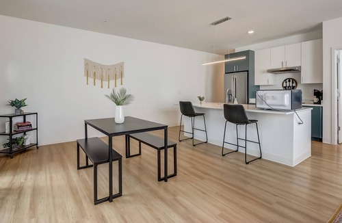 Fifth Ward Apartment | Frontdesk | 2 BR Apt near American Family Field
