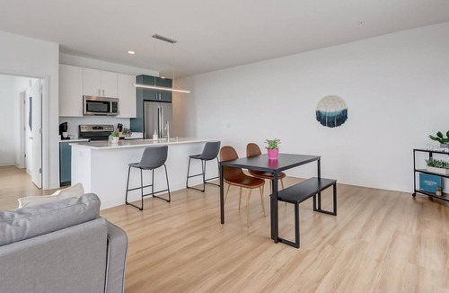 Fifth Ward Apartment | Frontdesk | 2 BR Apt near the Milwaukee Riverwalk