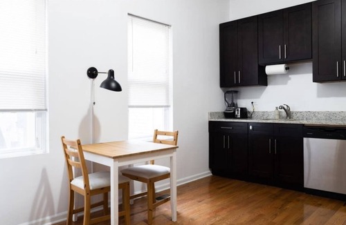 Noble Square Apartment | Frontdesk | Updated 1BR Apt in River West