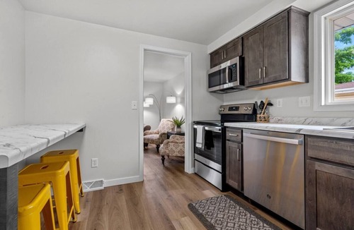 De Pere House | Fully furnished with Central Air, Washer/Dryer, and on site parking. Very quiet and safe neighborhood. Walking distance to Optimist Park. Short drive to great food and restaurants. Recently renovated to include brand new kitchen and appliances