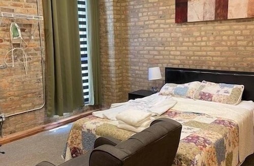 Killgubbin Apartment | Furnished Room's Downtown Chicago River North Neighborhood.