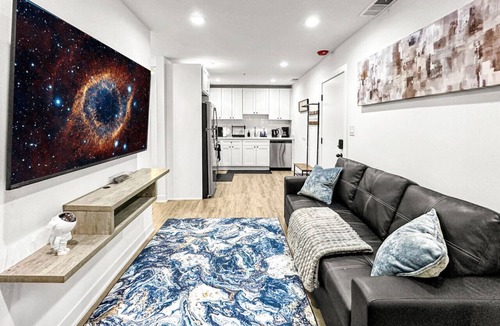 Lavergne Apartment | Galactic Getaway - 15 Min to Midway - Easy Access to Chicago