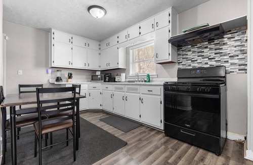 Rockford House | Game House with Pool Table, Arcades and 3 Beds